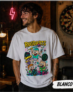 Chico con la camiseta de dardos Rugdarts blanca y el diseño de bebés con dardos