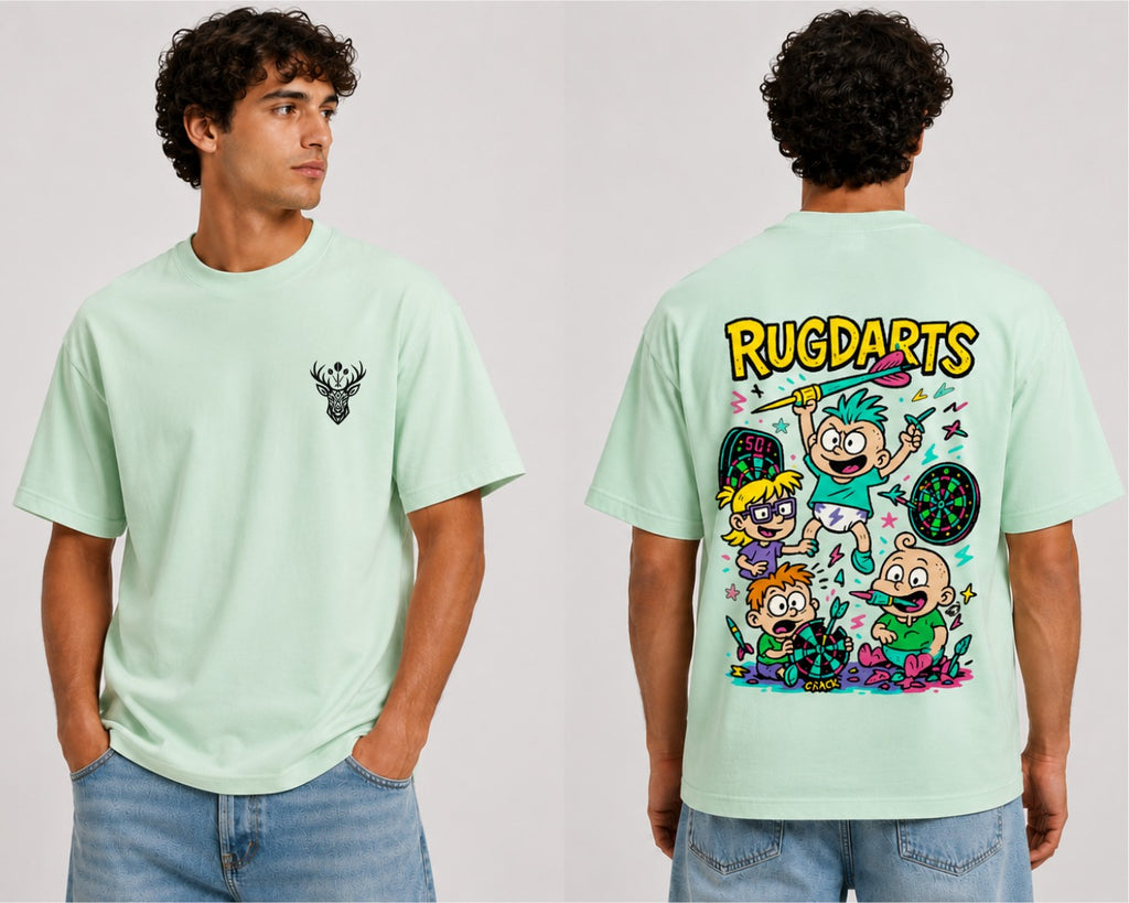 Camiseta de dardos Rugdarts verde menta: logo de CIERVAS delante y el diseño de bebés con dardos detrás