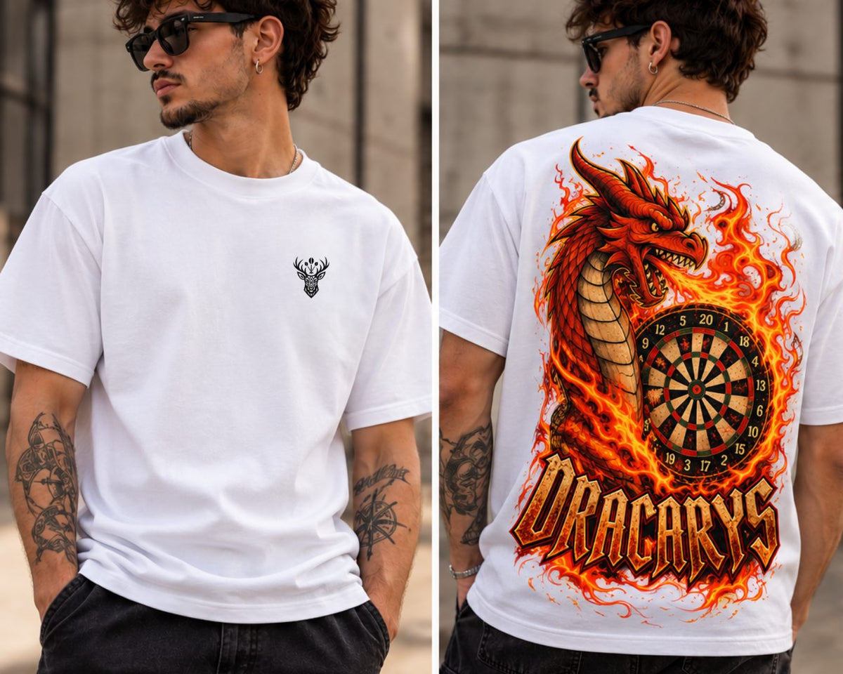 Camiseta de dardos Dracarys blanca, delante con el ciervo de Ciervas y detrás con el dragón en llamas y la diana