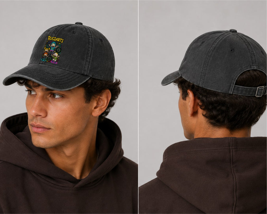 Chico con la gorra de dardos Rugdarts negra con efecto lavado, de frente y de espaldas
