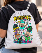 Chica con la mochila de cuerda de dardos Rugdarts blanca a la espalda