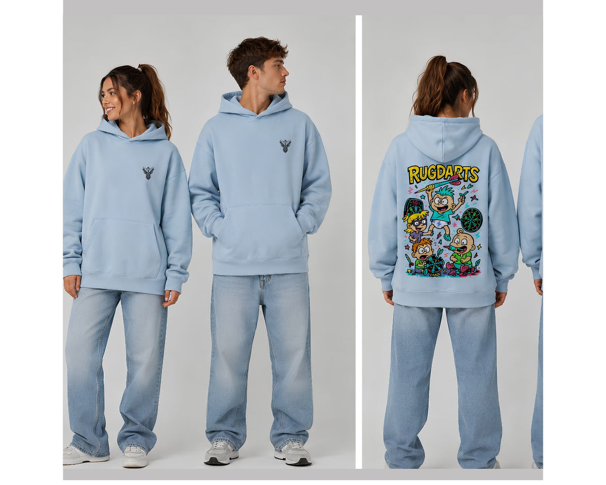 Sudadera oversize de dardos Rugdarts azul claro: logo de CIERVAS delante y el diseño de bebés con dardos detrás